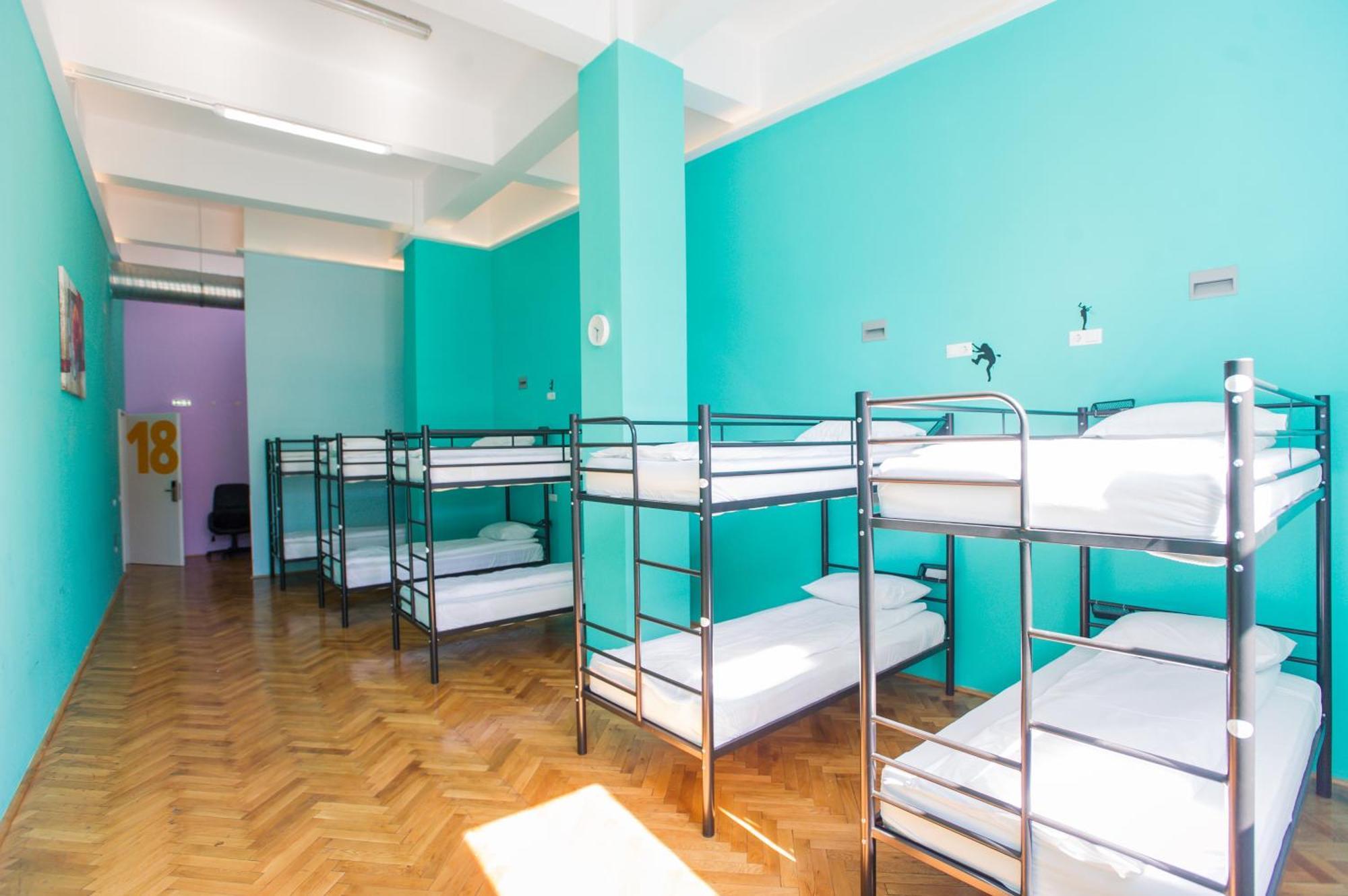 B13 Hostel Сибиу Экстерьер фото